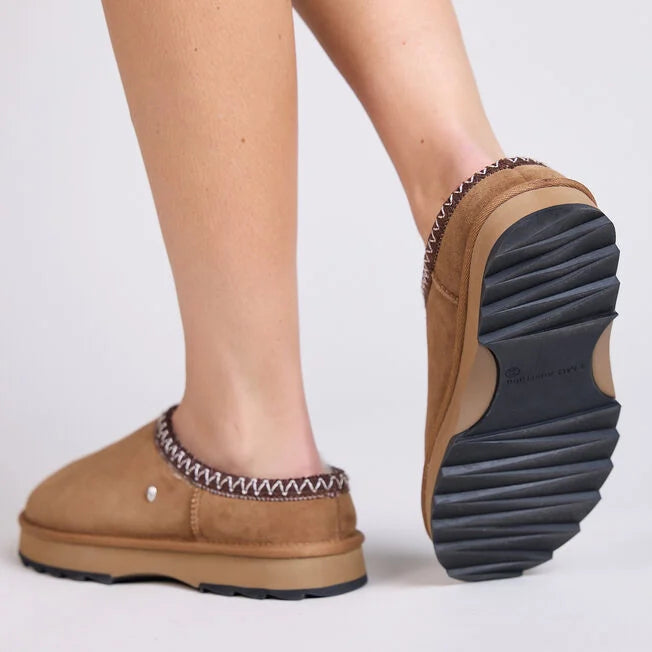 Emu Australia Women's Sharky Scuff Sheepskin Slipper Chestnut