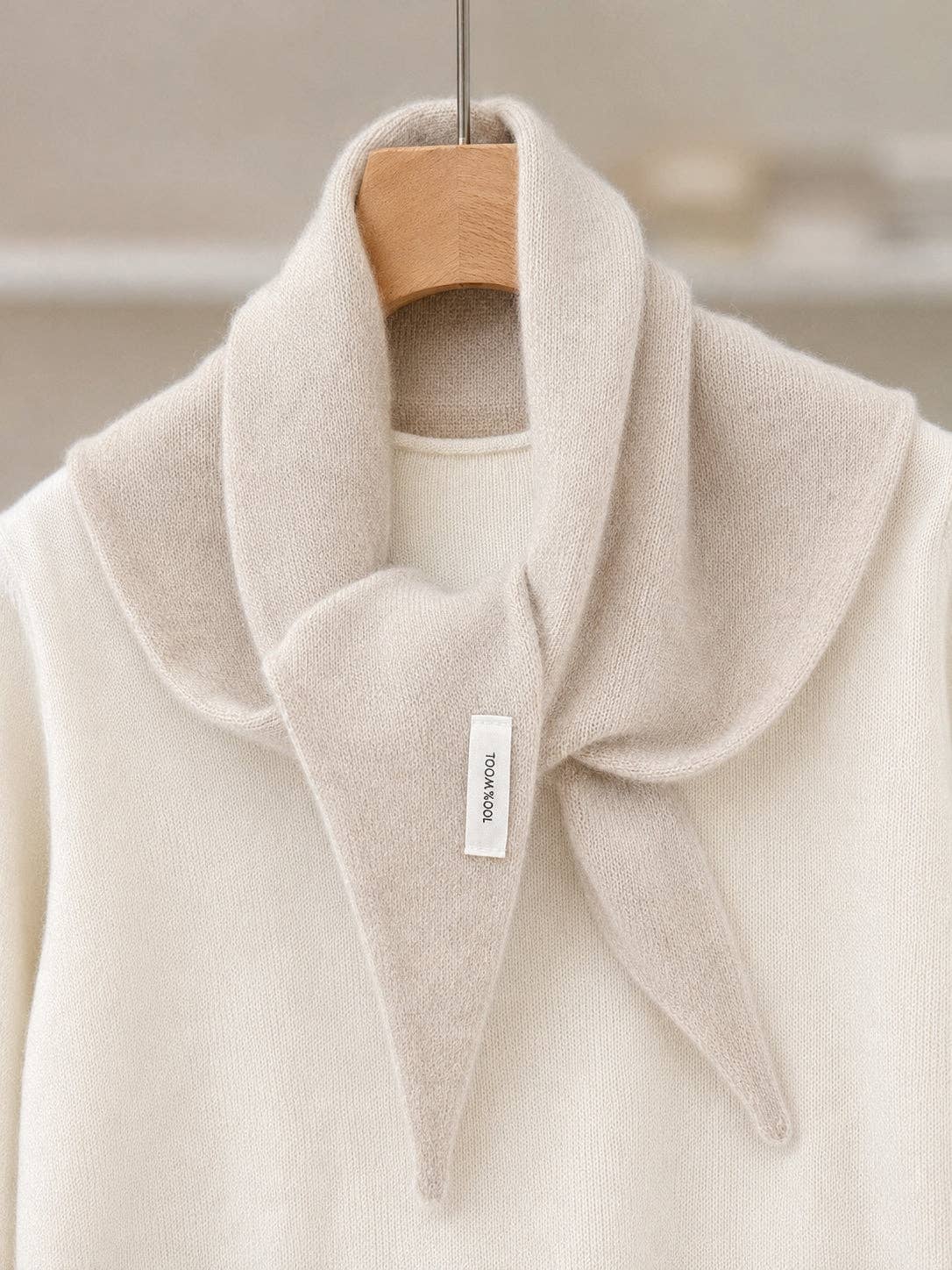 JC Sunny Fashion JC024505 100% Merino Wool Triangle Scarf