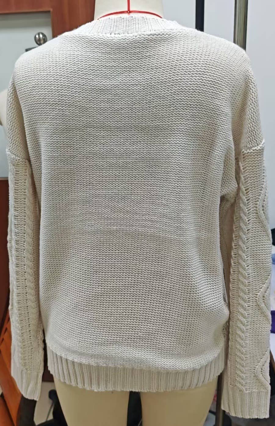 Round-neck crochet cable knit sweater – Pink