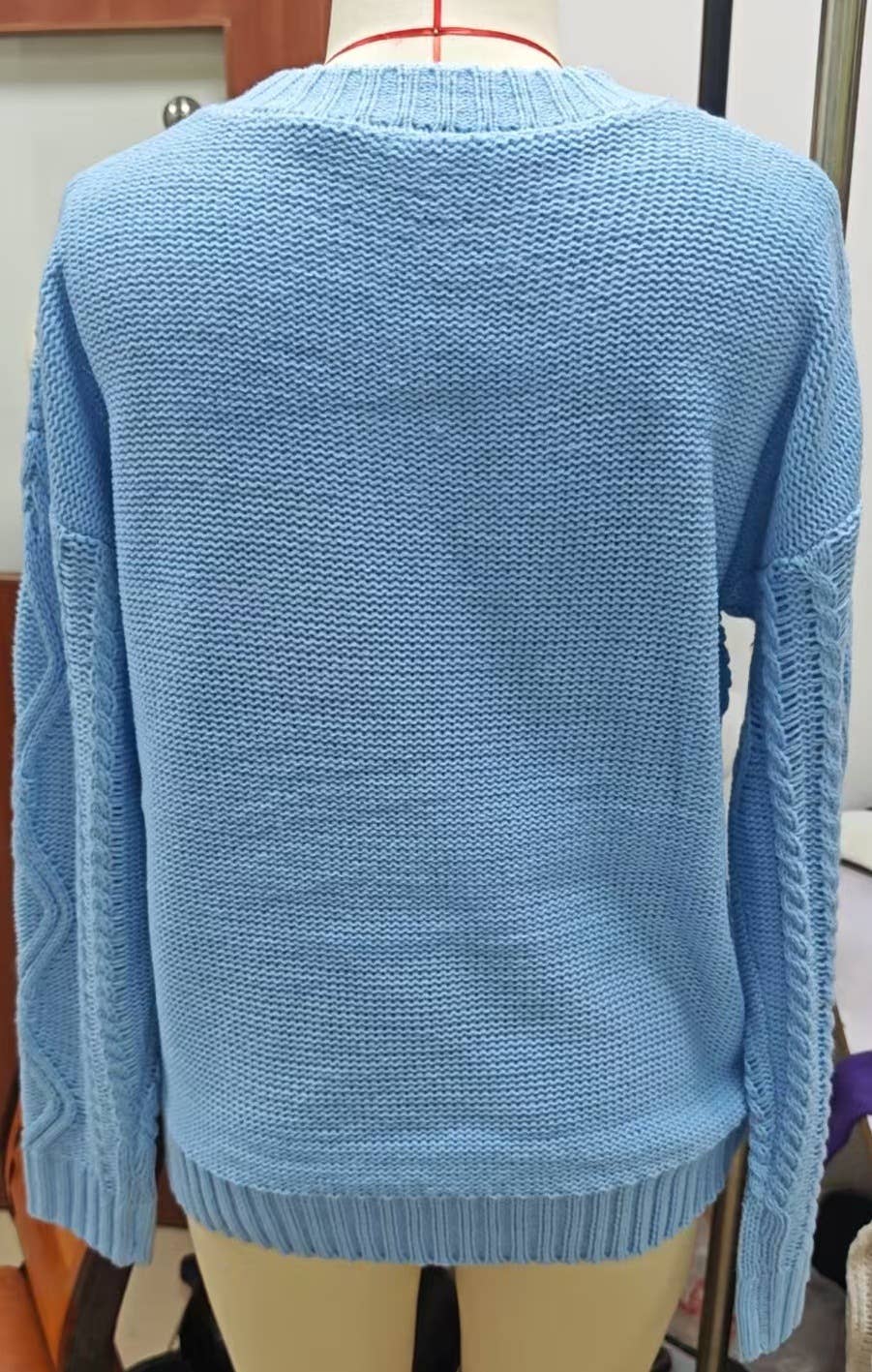 Round-neck crochet cable knit sweater – Pink