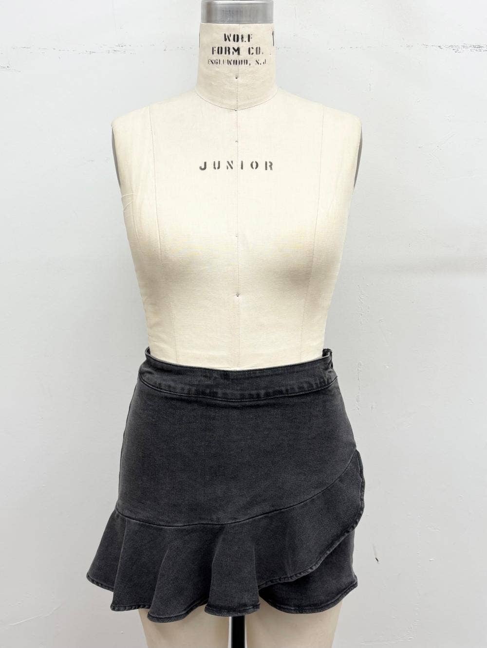 Timing Brand Women's Ruffle Hem Stretch Brown Denim Skort