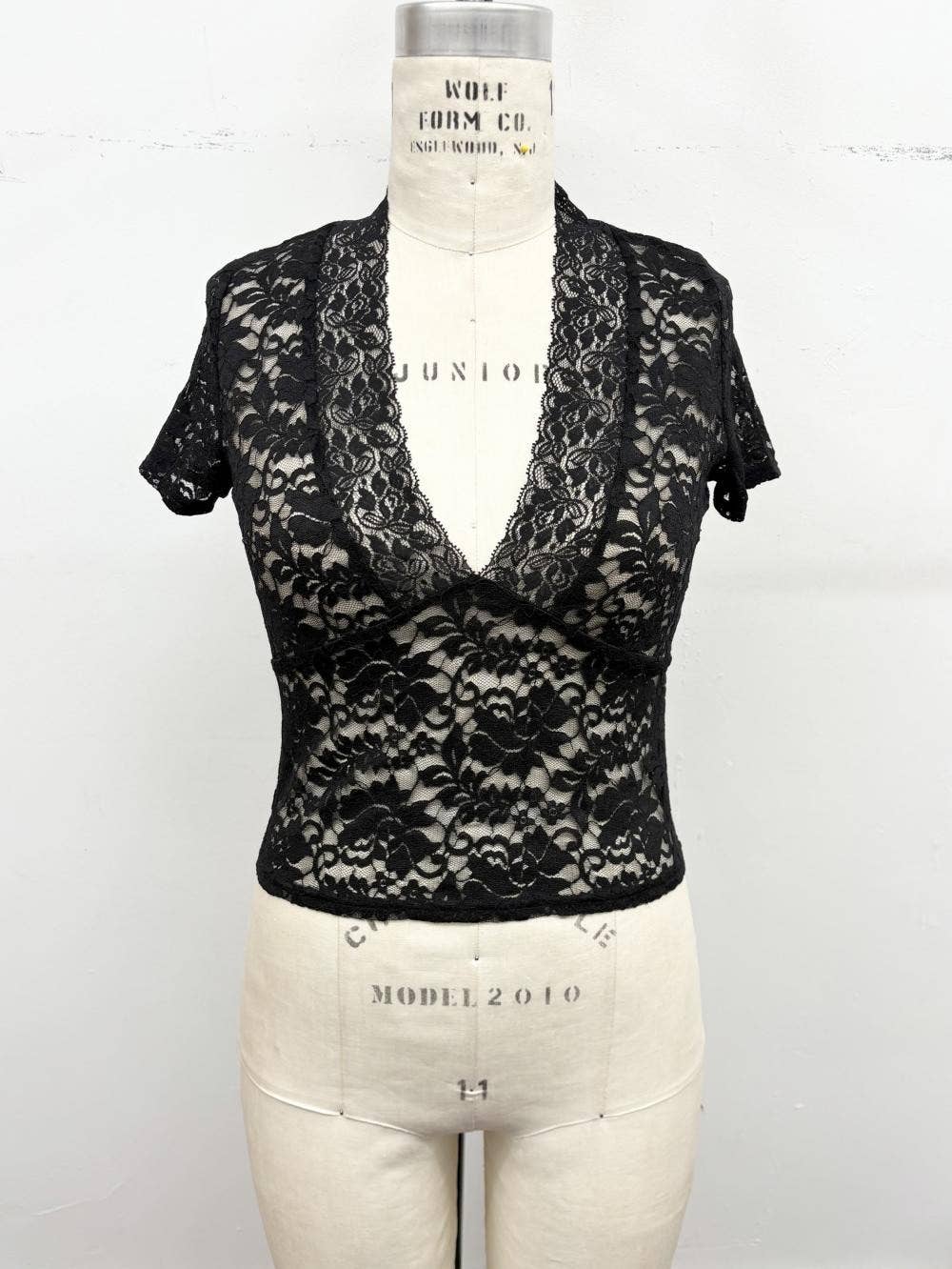 Timing Deep V-Neck Floral Lace Short Sleeve Top – Black
